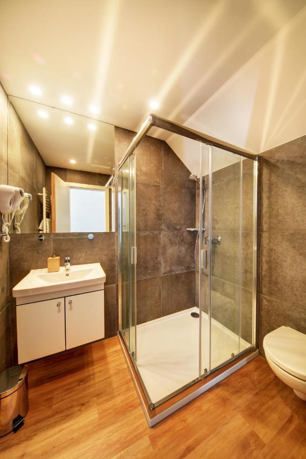 Fekete Sas Motel Esztergom Ngoại thất bức ảnh